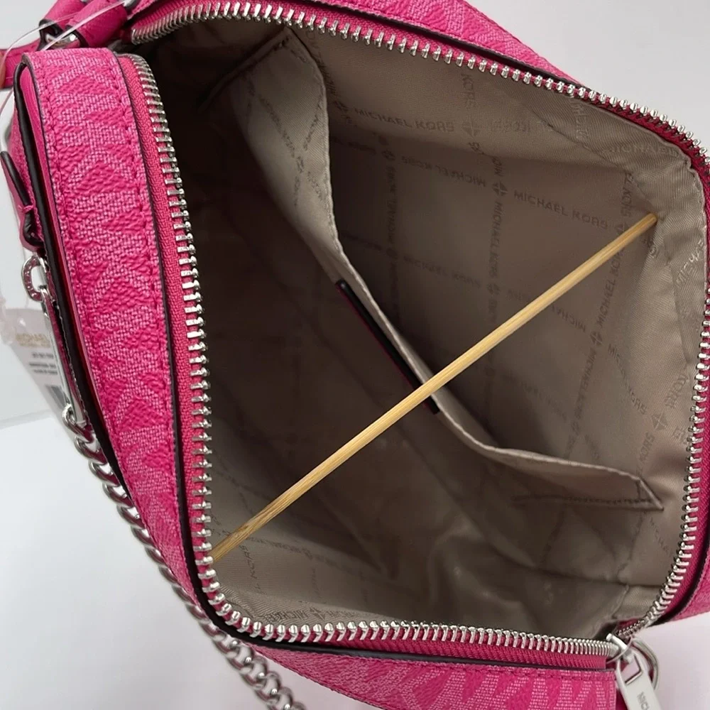 Michael Kors Jet Set Large Signature Logo Chain Crossbody Bag
Dragonfruit
NWT - Picture 8 of 16